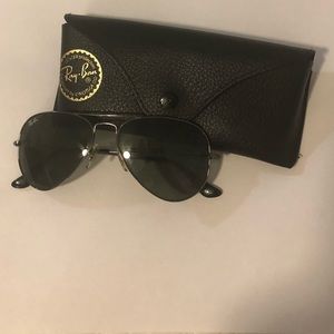 Ray-Ban Aviator Unisex Classic Sunglasses